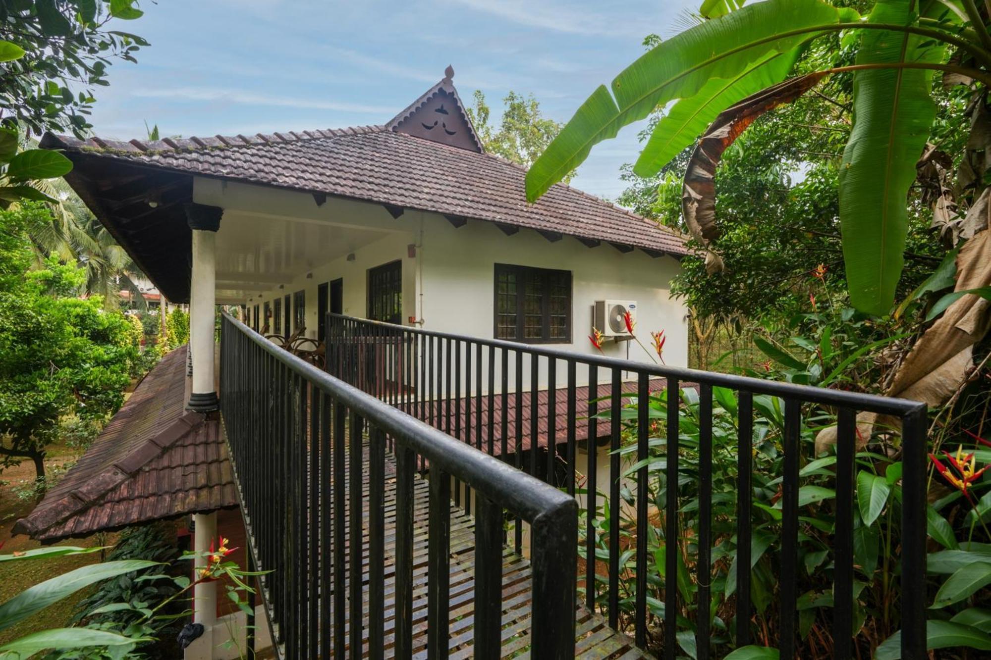 Palette Resorts- Tapovan Green County Thattakād Exterior photo